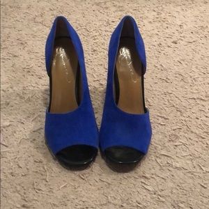 Report signature heels